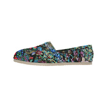 Load image into Gallery viewer, Holiday Paisley Unisex Classic Canvas Slip-On (Model 1206)